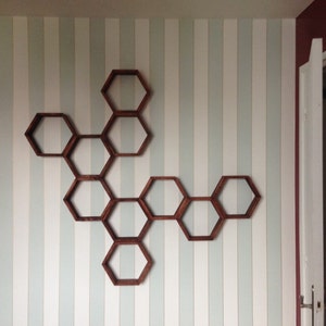 Étagère murale hexagonale Honning en bois massif - Atelier Vegvisir
