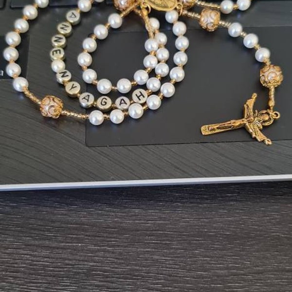 Girls First Holy Communion Rosary Beads In Heart Gift Box White main image 1