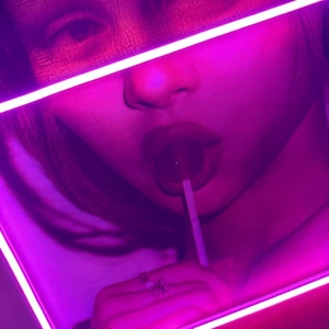 Pop Art Neon Wall Decor – Custom LED Light Portraits & Paintings, Modern Neon Sign Art for Home or Office Interio