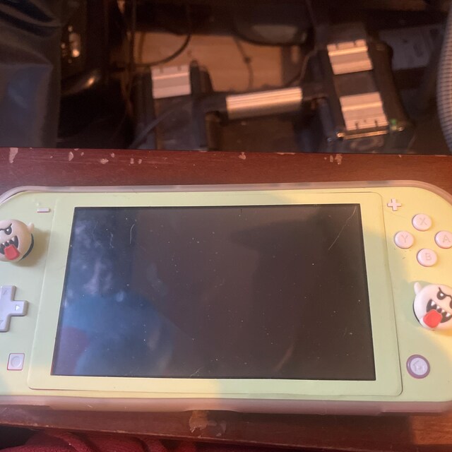 かわいいパステルカラーのNintendo Switch LITEスキン。単色ピンク