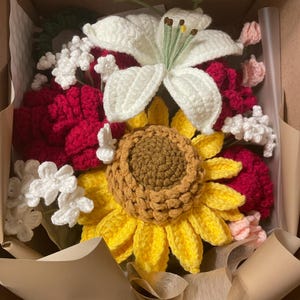 手作りかぎ針編みの花束：クリスマスの手作り花束、ひまわり、バラ