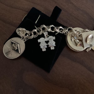 Collier de Noël lumineux – Pendentif à 9 ampoules LED – 3 modes de clignotement – Collier de lumières de vacances colorées | Pour femmes, adolescents, adultes, amis, cadeaux de fête, anniversaire