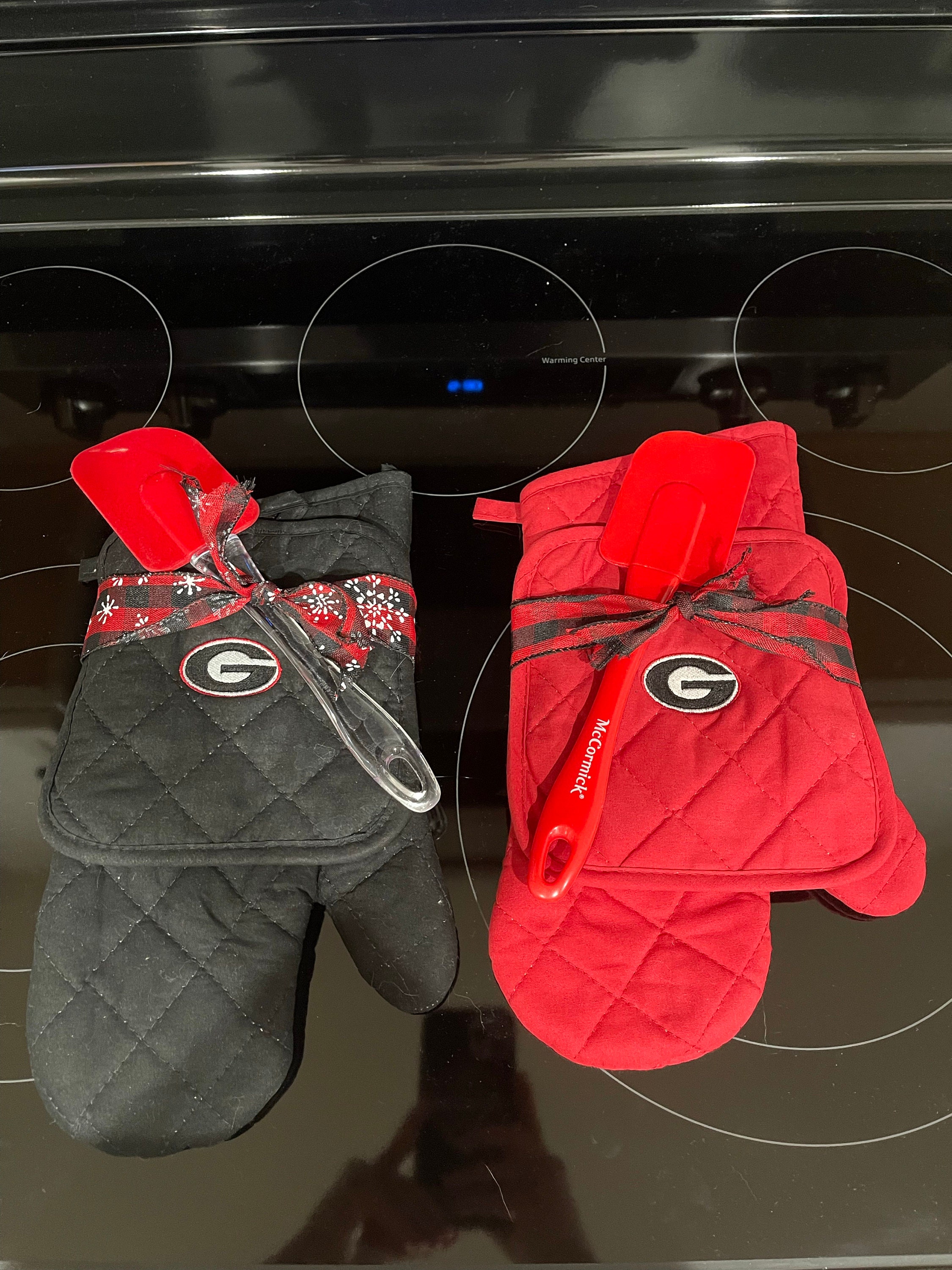 Inspired by Georgia-embroidered  2pc set-1 pot holder-1 oven mitt- choice of Black or Red w/the Dawg or the G *See PICTURES* ships US only