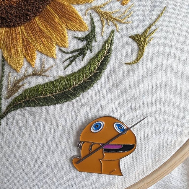 Sausage Dog Dachshund Needle Minder - Magnetic Enamel Accessory For Cross Stitch & Embroidery