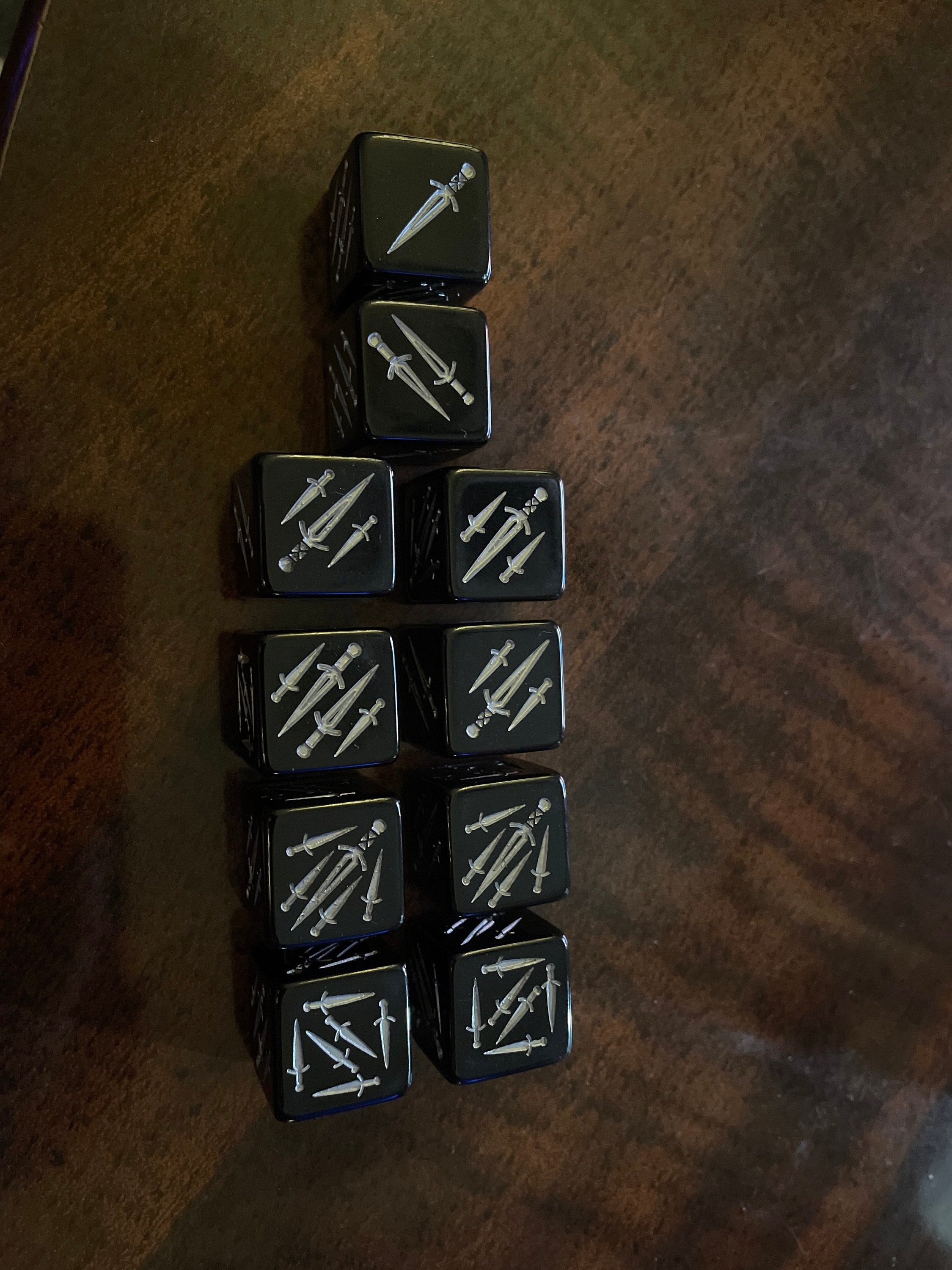 Dagger Dice / Set of 2 / D6 - RPG, Rogue Class