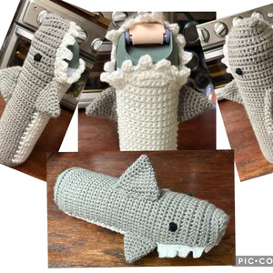 かぎ針編みのサメ型ウォーターボトルホルダーパターン サメ型ボトル
