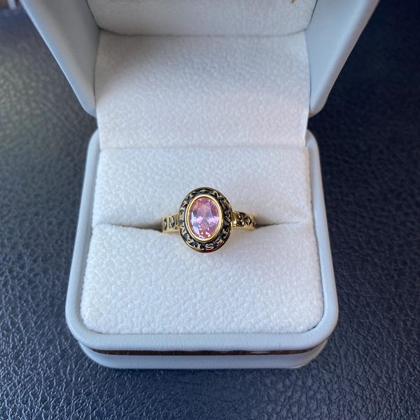 Women's Class Ring Fully Customized for High School and College Grads ...