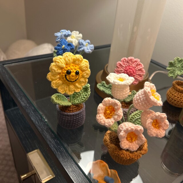 ミニ手作り植木鉢、3つ買うと1つ無料、鉢の中のかぎ針編みの花、かぎ針