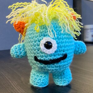 小さなモンスターのかぎ針編みパターン、あみぐるみモンスター