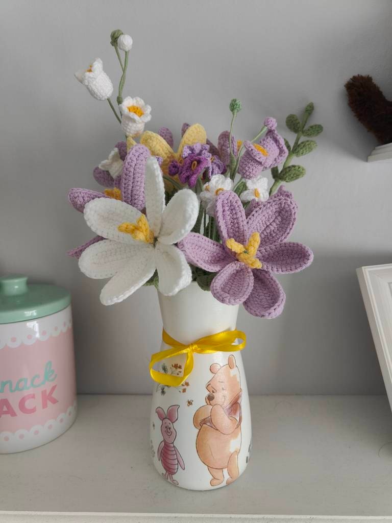 Gehäkelter Blumenstrauß, Tulpe, Rosa, Weiß, Lila, Blau, ewig, Abschluss, Geburtstag, Geschenk für Freundin, Schwester, Freundin, Liebe, Ostern