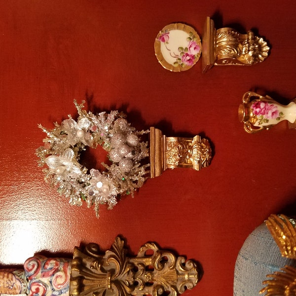 20Pcs Miniature Christmas Wreaths - Dollhouse Decor Small Wreath Pendants For Crafts