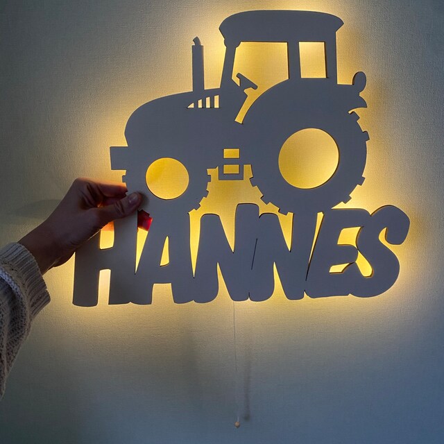 Namofactur Wandlampe „Landwirt“ Personalisiert – Aus Pappelsperrholz, Batteriebetrieben (55x33 Cm)