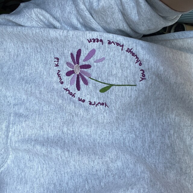 IZI POD Personalized Mama Hand Embroidered Sweatshirt