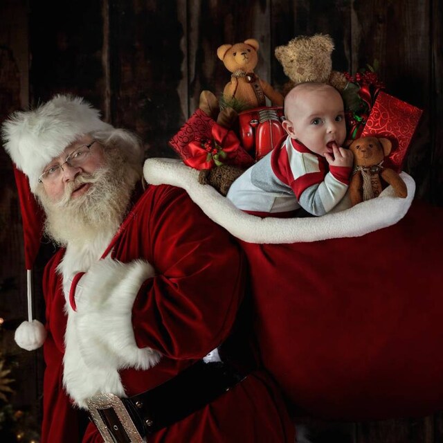 Toile de fond numérique nouveau-né garçon ou fille Noël Père Noël tenant un  sac sur le dos -  Canada