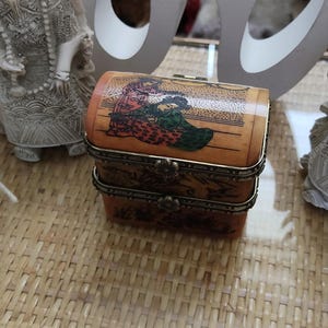 最終値下げ 貴重中国骨董　旧家蔵珍品唐物 中国古玉翡 希少貴重収蔵品　桐箱付き 古代中国のアンティークの天然骨箱、純粋な手作り、絶妙な貴重な絵