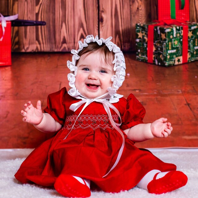 Adorable Red and White Christmas Dress for Baby Girl. Hand Smocked and  Holly Embroidery. Short Sleeve. - Etsy