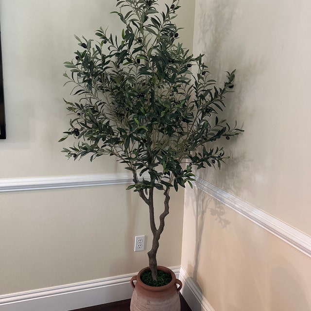 KIBONCY Simulazione di olivo Artificiale Olivo con Rami e Frutti, olivo Finto per Decorazioni per Interni ed Esterni per l'home Office(2.8m/110.2in/9.2ft