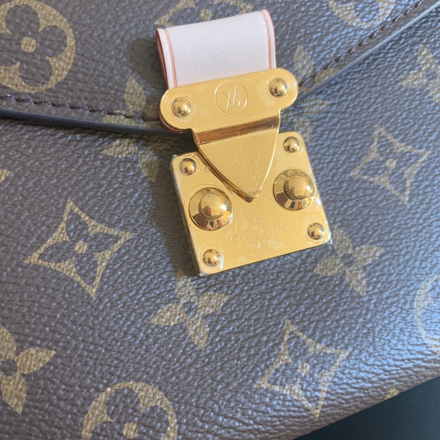 LOUIS VUITTON Pochette Metis and How To Protect Gold Hardware Louis Vuitton  Hardware Protectors to Prevent Scratches.