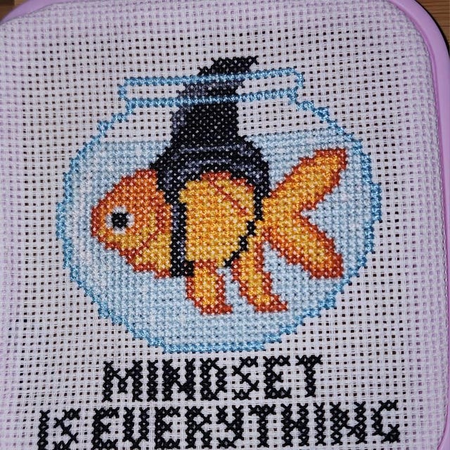 やる気を起こさせる金魚のクロスステッチパターン：初心者向け刺繍