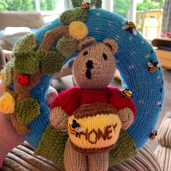 Craft Buttons BEE HAPPY Yellow Black Beehive Wings Bumble Insect Dress