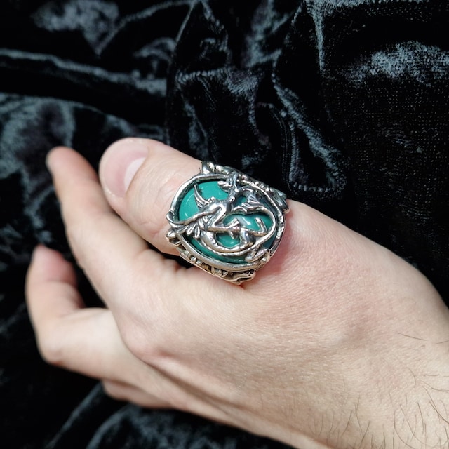 Roger Capron La Bague De Jack Sparrow (Johnny Depp) Dans Pirates