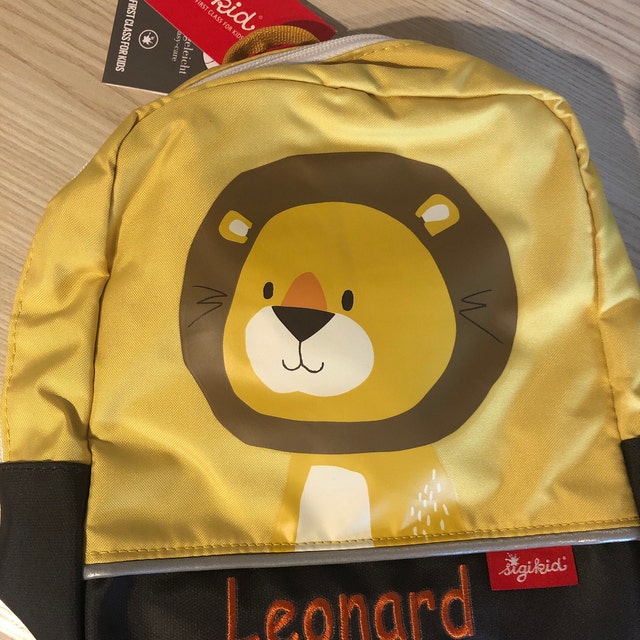 Rucksack Name zur Löwe für GeburtErster mit Co. RucksackNeedleCat besticktRucksack Sigikid Forest & KitaGeschenk KindergartenRucksack