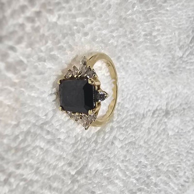 Trellis Set Black Onyx 5 Stone Ring in Graduated Style