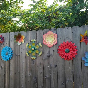 Groovy Metal Flowers - Etsy