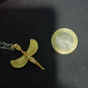 Collier Pendentif Déesse Isis Ailée - Plaqué Argent 18 - Longueur 46 Cm - Neuf Avec Étiquettes