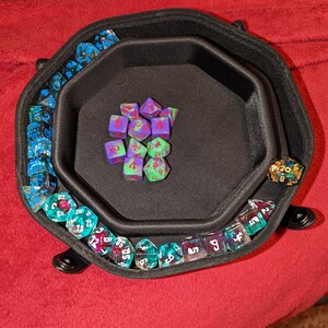 CASEMATIX Mimic Dice Chest And DND Dice Case With 7 Included RPG Dice