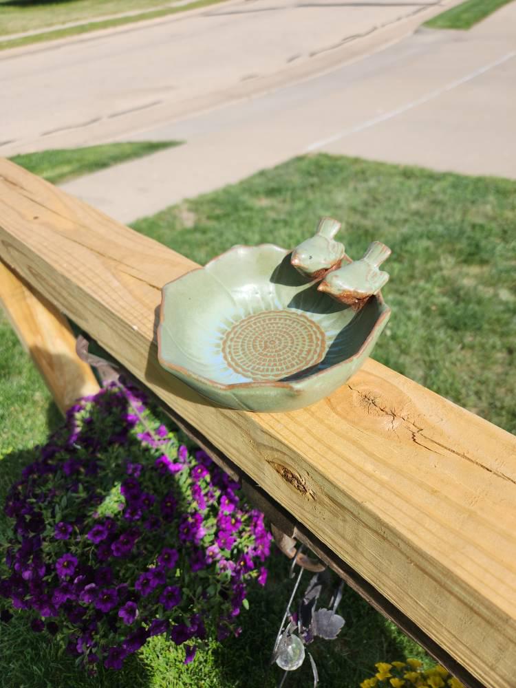 Unique Ceramic Bird Bath – Charming Twin Birds Garden Decor, Ideal for Outdoor Spaces, Perfect Vintage Gift for Bird Lovers, Bird Feeder
