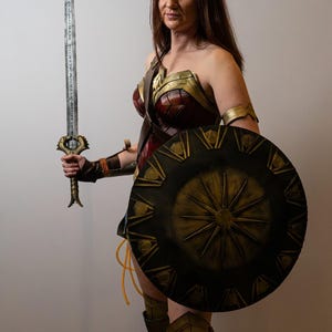 Pack D'accessoires Shield & Sword Pour Poupée Wonder Woman Tonner