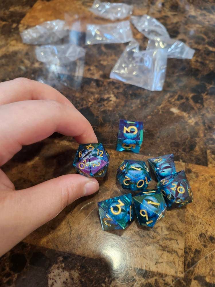 Purple Dragon's Eye Liquid Core Dice For Role Playing Games, Beholder's Eye Dice For DND Gifts, Mixed Color Resin Liquid Core Dice D&D Set