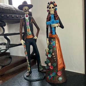 十字架を持つラ・カトリーナ - 50 cm. 20 in. - メキシコの死者の日の