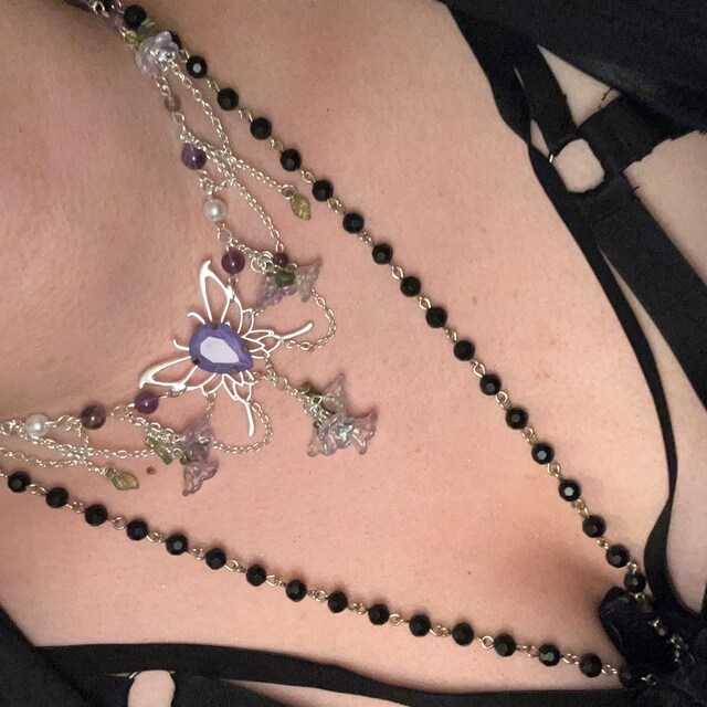 藤の花のネックレス、紫の蝶のレイヤードチョーカー、フェアリーコア