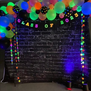 Chivao 50 globos de neón que brillan en luz negra, luz negra, fluorescente,  mini globos de látex de neón para cumpleaños, boda, arco de decoración de