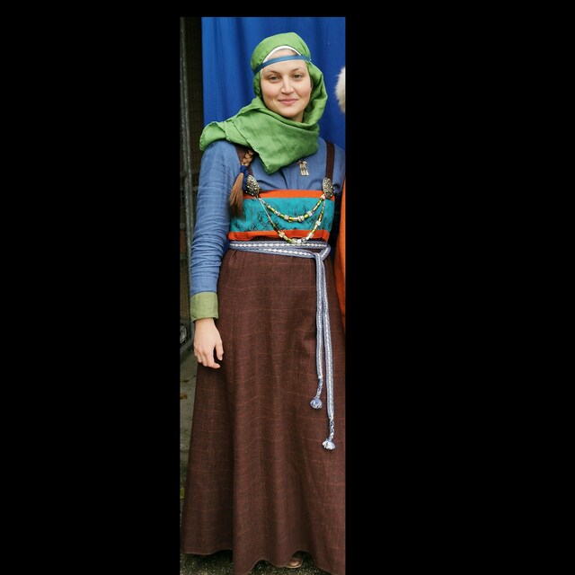 Early Medieval Trimmed Wide Wool Apron Dress Smokkr With