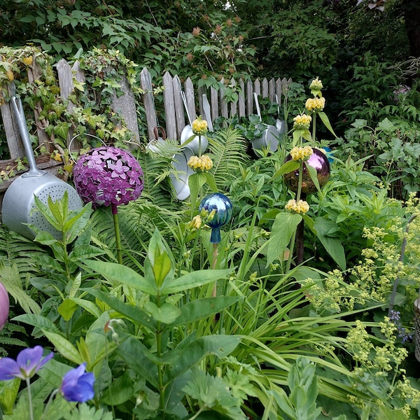 Zaunhocker Hahn aus Metall Pfostenhocker Gartenzaunhocker aus