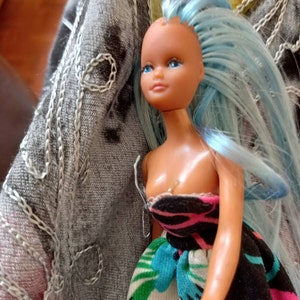 Dolltress Stormy Blonde - Kiwi Nylon Doll Hair for rerooting Dolls and Wig  Making, 1/2 Tress -20gm, DIY/BJD/MLP/Barbie/Blythe/Monster