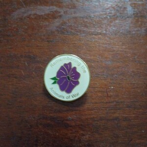 Purple Flower Remembrance Dog Badge Pin Lest We Forget Animals In - Foto 6