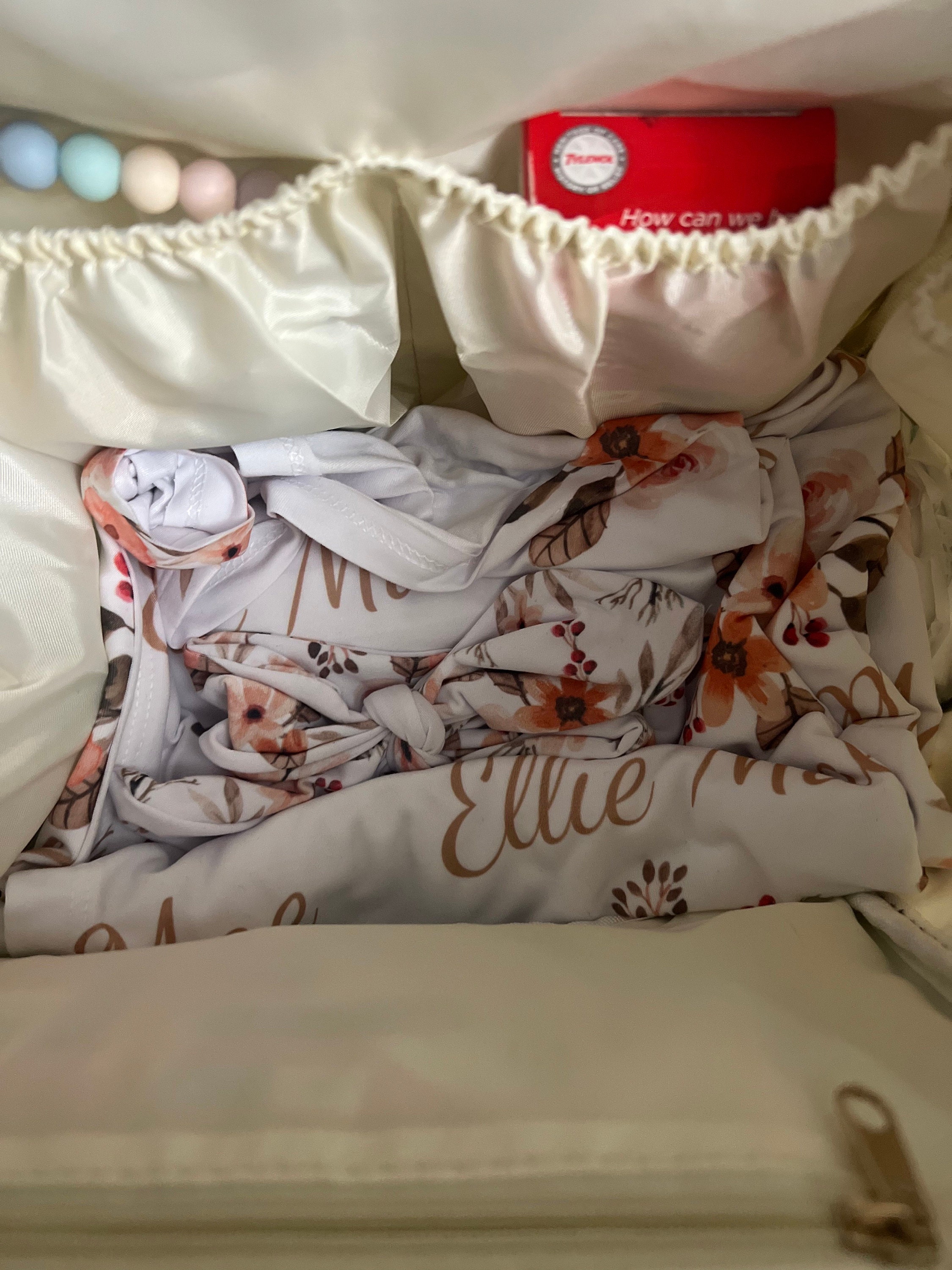 PERSONALISIERTE Wickeldecke mit Pfirsich-Blumenmuster für Neugeborene, Mädchen, Coming-Home-Outfit, Name, Babydecke, Babyparty-Geschenk, Krankenhaus-Foto-Outfit