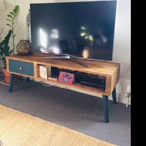 La unidad de vanidad de baño de madera maciza hecha a mano con | Etsy