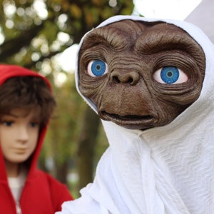 E.T. the Extra Terrestrial Display Replica Life Size
