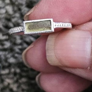 隠されたモルダバイトリング、本物の隕石、スターリングシルバー