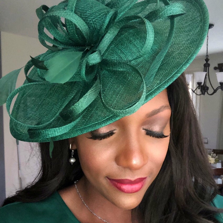 marianne.Emerald Green Fascinator.Stunning Emerald green Sinamay Shaped disc Fascinator with