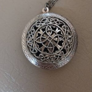 Celtic Knot Aromatherapy Necklace Diffuser Essential Oils - Etsy