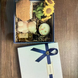 Birth Flower Personalized Glass Cup Birthday Box for Friend Birthday Gift Box Mom Pampering Gift Basket Relaxing Gift Set Custom Name Gift