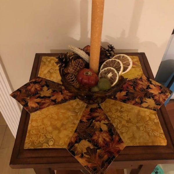 Evergreen Peppermint Bow Quilted Table Topper NCU0NXD210