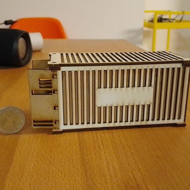 Classic Shipping Container - Mdf 20 Feet Miniature Transport