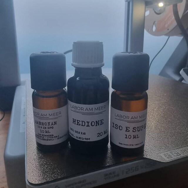 Iso E Super & Ambroxan Set | Woody Amber Fragrance Molecules